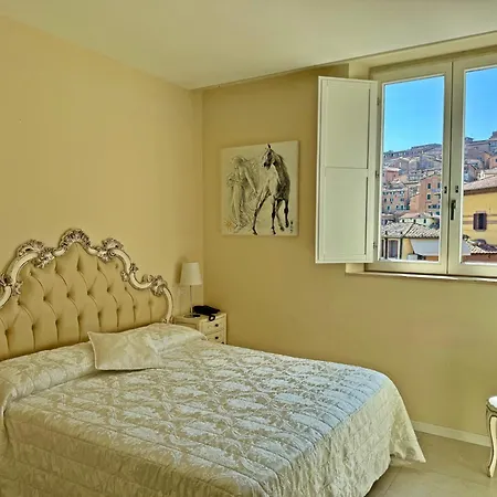فندق مبيت وإفطار Del Sole سيينا